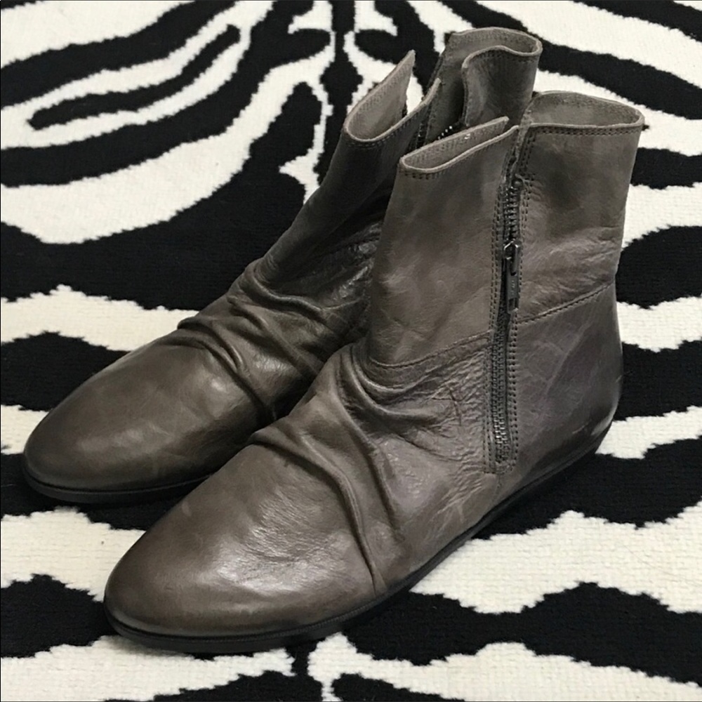OTBT Price Leather Double Zip Ankle Booties In Taupe Size 7